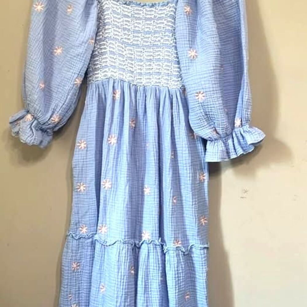 Boho embroidered Long dress with pockets! I must have for year-round WEAR small.